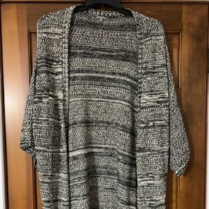 Doleman sleeve black and white sweater